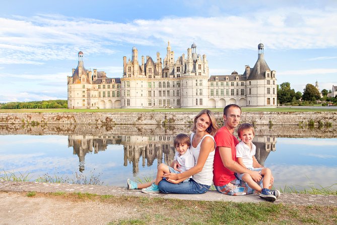 Loire Valley Castles Trip with Chenonceau and Chambord from Paris - Exploring the Château de Chambord: The Largest and Most Recognizable
