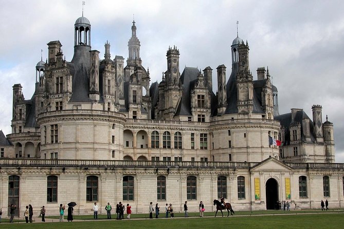 Loire Valley Castles VIP Private Tour: Chambord, Chenonceaux, Amboise - Explore the Dining and Gardens of Château de Chenonceau, France’s Most Visited Castle
