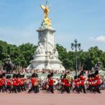 London: Buckingham Palace Entry & Changing of the Guard Tour - Watching the Changing of the Guard in London