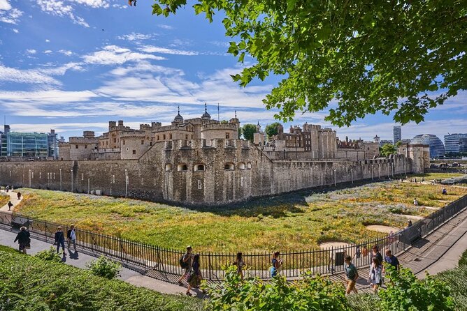 London Creative Photography Tour - Starting Point at Nelsons Column in Trafalgar Square