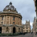 London: Guided tour of Oxford - Sedan - Exploring Oxford’s Iconic Radcliffe Camera and Bodleian Library
