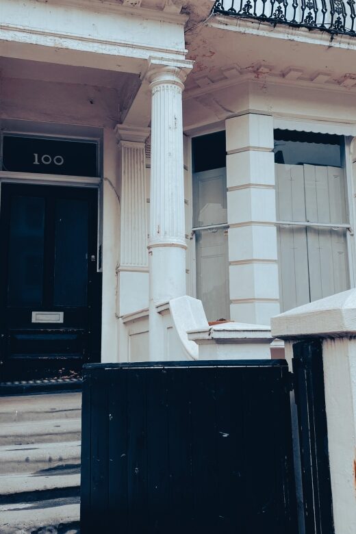 London: Secrets of Freddie Mercury Tour with a Cocktail - Starting Point: The Hand & Flower in Hammersmith