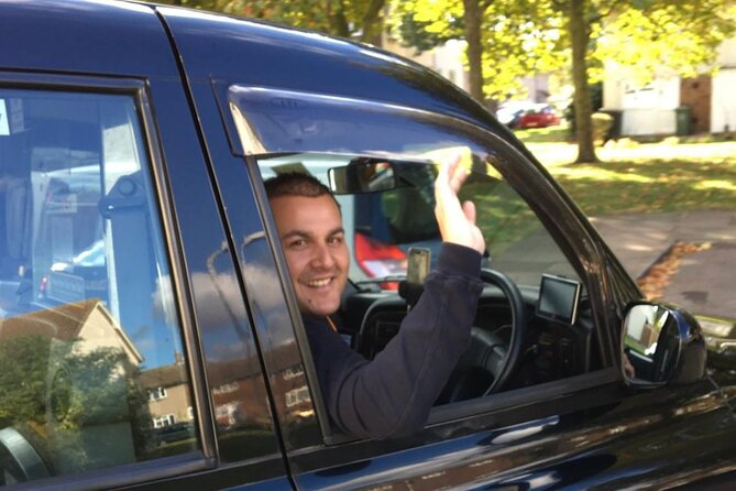 London Taxi Private Top Sights Tour and Tower of London Entry - Starting the Tour with Stunning Views over the Thames