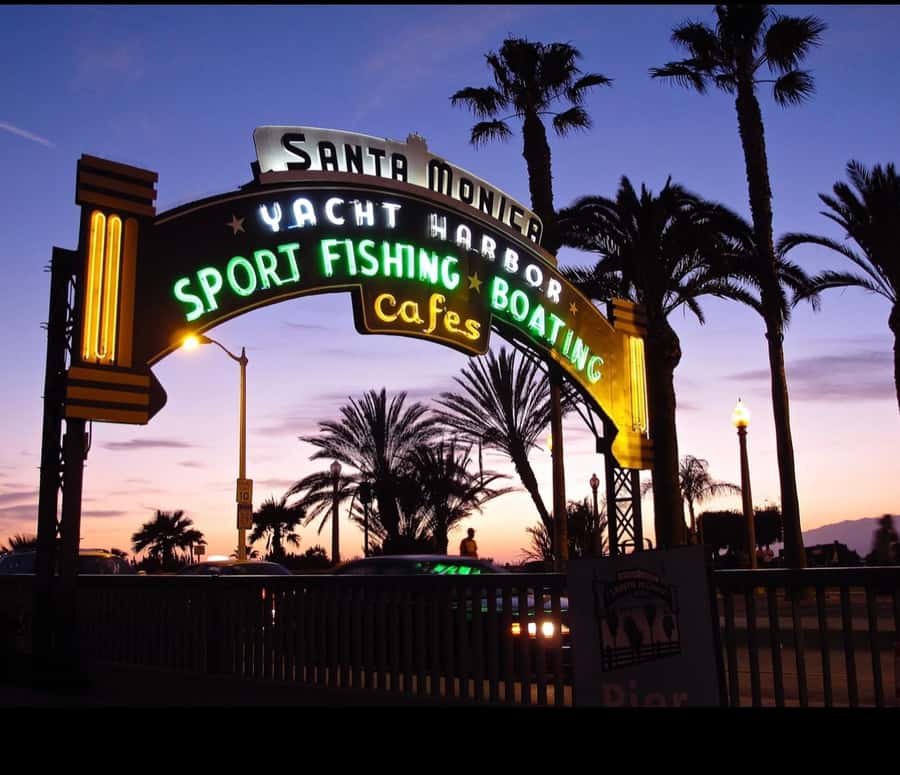 Los Angeles: Hollywood City Tour with celebrity Homes Tours - Starting from the Iconic Santa Monica Pier and Passing Westfield Century City