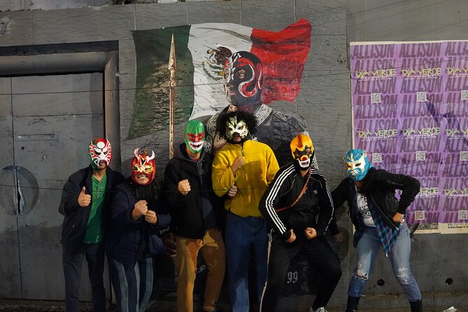 LUCHA LIBRE experience created by real fans with TACOS and MEZCAL - Watching Lucha Libre at Arena Mexico