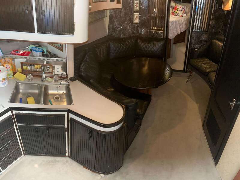 Luxurious 40ft Yacht Charter - Meet the Easy-Going Crew and Modern Yacht Features