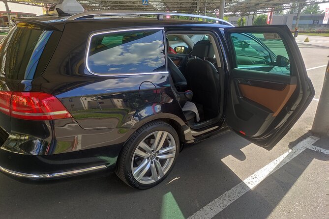 Luxury airport transfer from Lodz to Warszawa Chopin Airport - Reliable and Professional Transfer by KUBICA transporter