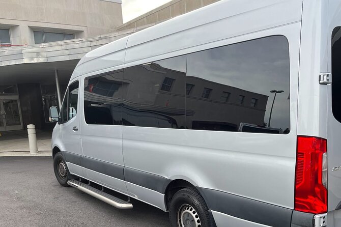 Luxury Private Car Service in New Orleans - Seamless Transportation Between New Orleans Airport and Downtown