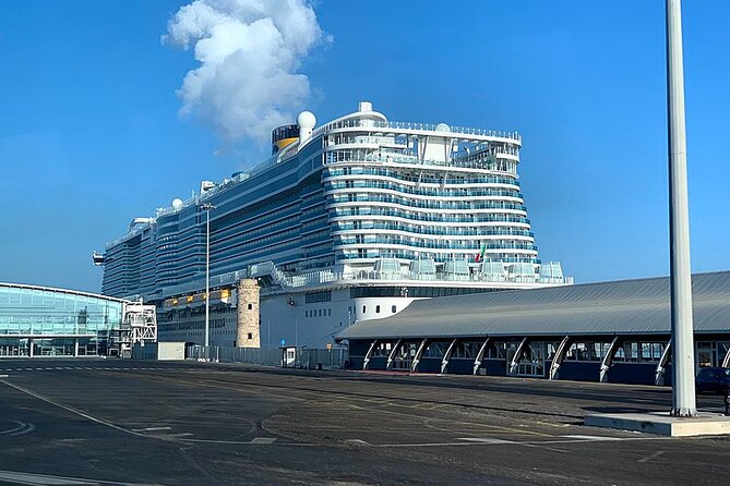 Luxury Private Transfer Fiumicino Airport to Civitavecchia Port - Vehicle Options and Luggage Capacity for a Comfortable Ride