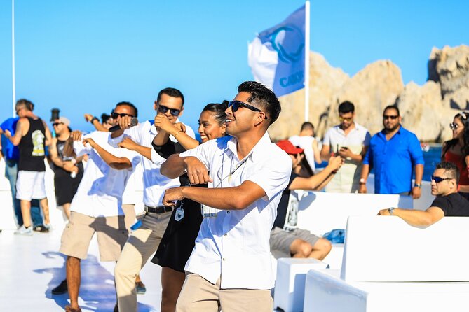 Luxury Sunset: Cape Arch Tour with Dinner and Drinks - Sunset Views from the Upper Deck Lounge