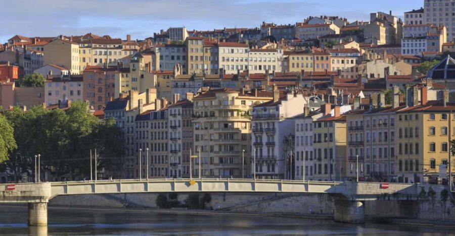 Lyon: Guided tour of the Croix-Rousse - Starting Point at the Place de la Comédie