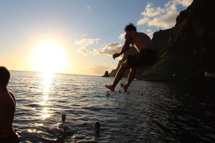 Madeira: Sunset Dinner Cruise - Starting Your Evening with Hotel Pickup and Welcome Refreshments