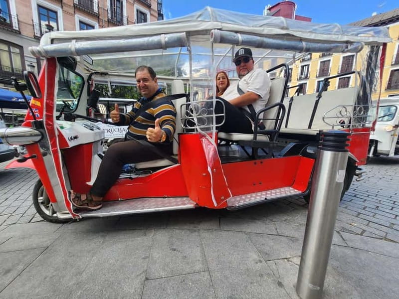 Madrid: 2-hour private tuk tuk tour - From the Royal Palace to the Santiago Bernabéu Stadium