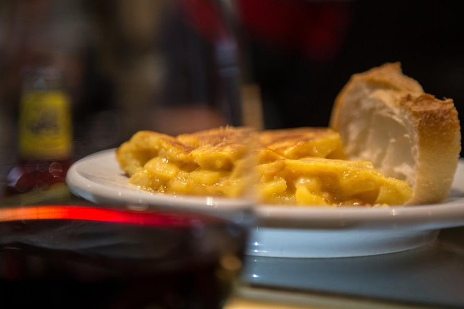 Madrid Local's Wine and Tapas Lunch Tour with a side of History - Tasting Madrid’s Best Wines: Rioja, Ribera del Duero, and Rías Baixas