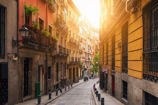 Madrid Mystery Quest: Self-Guided Surreal Adventure Game - Exploring Landmarks: From Miguel Hernández to Virgen María