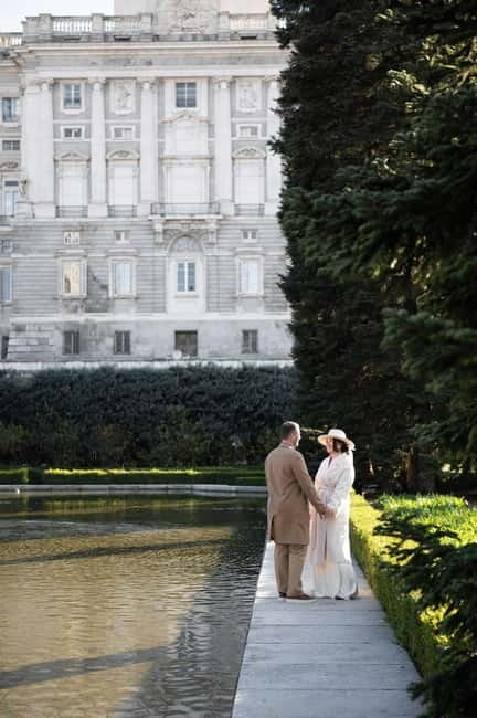 Madrid: Private Photo Shooting with Pro Photographer - Exploring Madrids Architectural Charm on a Private Photo Tour