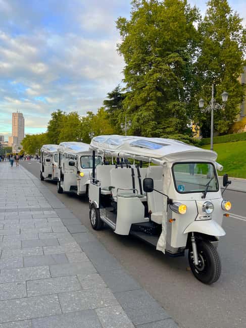 Madrid: Private Tuk Tuk Tour with Expert Tour Guide and Panoramic Views - Key Points