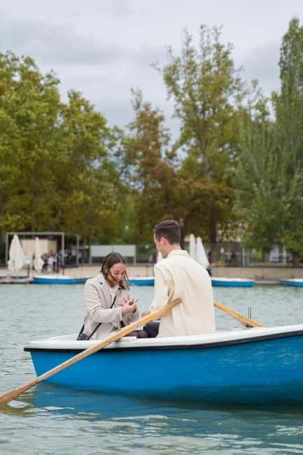 Madrid: Professional photoshoot in the Retiro park - Starting Point at Puerta de Alcalá