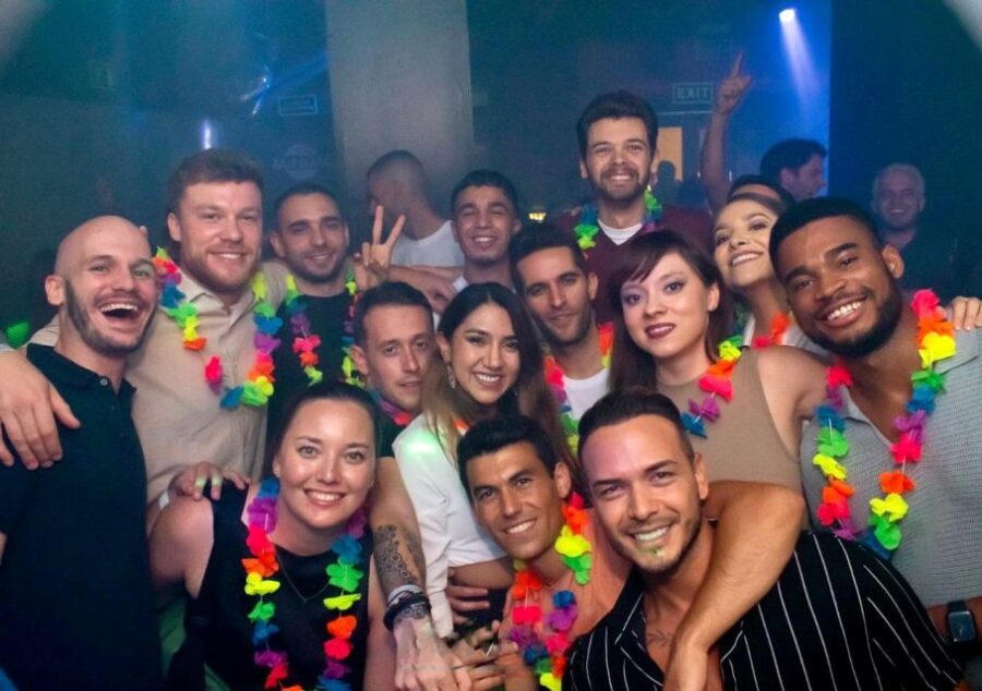 Madrid: PUBCRAWL Ruta de Bares y Fiesta por Madrid - Starting Point: Puerta del Sol and the Vodafone Store