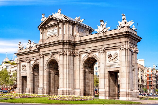 Madrid Scavenger Hunt and Sights Self-Guided Tour - Exploring City Highlights Like Palacio de Cibeles and Parque del Retiro