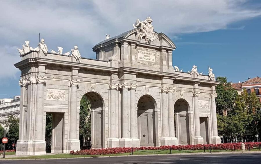 Madrid: Tour with Tuk Tuk Zero: Bernabéu and the Golden Mile. 1h 15min - Exploring Madrid’s Iconic Fountains: Cibeles and Neptune