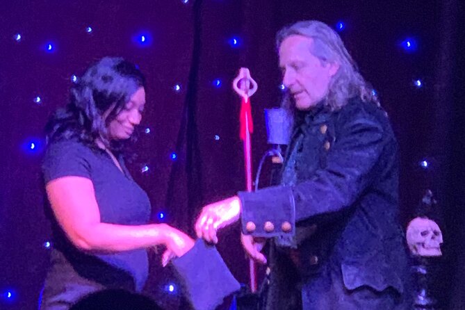 Magic Up Close Early Show at Las Vegas Magic Theater - The Magic Performers: Luna Shimada and Losander