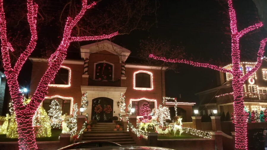 Magnificent Christmas Lights Tour of Dyker Heights Brooklyn - The Sparkling Lights of Dyker Heights Brooklyn