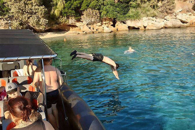 Makarska: 3-Island Golden Horn and Blue Lagoon Speedboat Tour - Exploring Zlatni Rat Beach on Bra Island