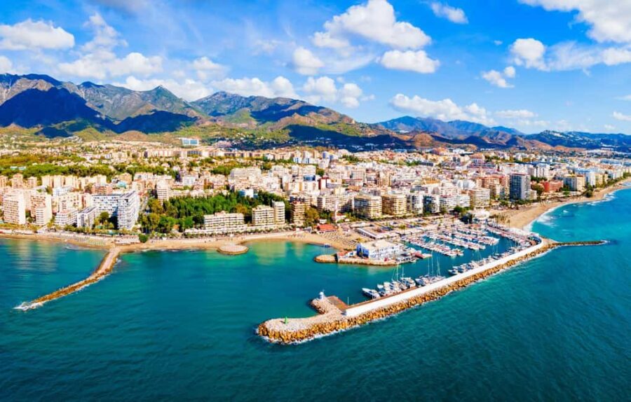 Málaga: Marbella & Puerto Banús Coastal Glamour Tour - Marbella Old Town: A Feast of Andalusian Charm