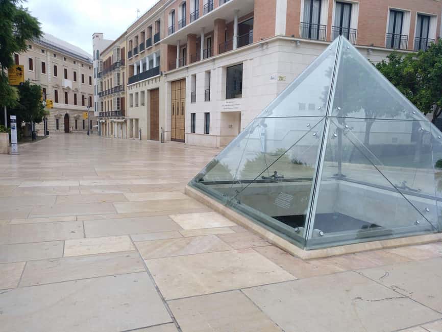 Málaga: Old Town Guided Walking Tour - The Church of Santiago: A Classic Málaga Landmark