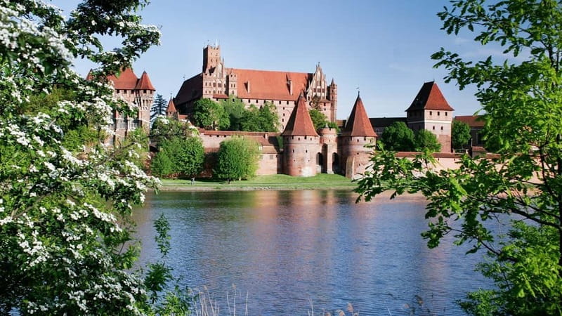 MALBORK: Castle of the Teutonic Oder from Warsaw - private - Exploring the Castle of the Teutonic Order in Malbork