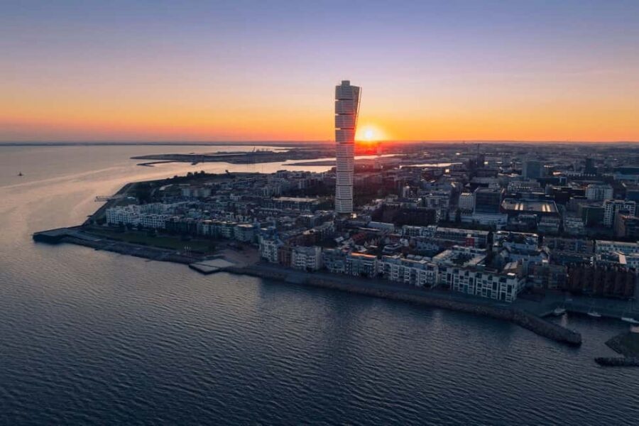 Malmö Family Adventure: Castle & Gardens Walking Tour - Exploring Kungsparken: Nature and Playful Moments