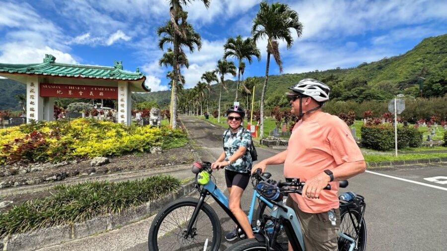 Manoa Falls eBike to Hike - Starting at Waikiki Beach: Meeting Your Guide
