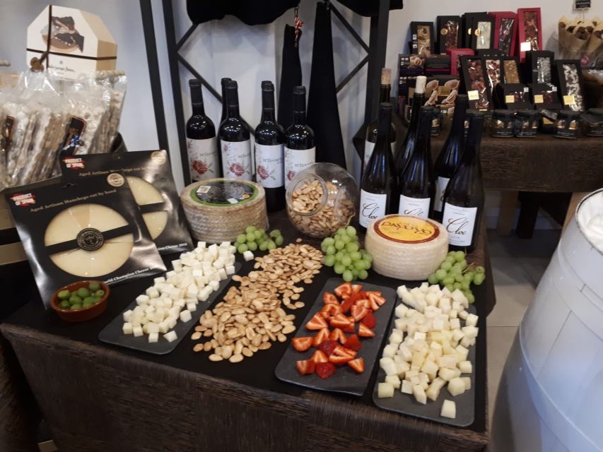 Marbella: Tour of the Old Town with Tapas & Wine - Marbella Old Town: An Enchanting Historic Center