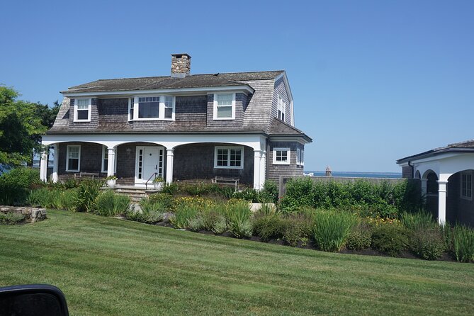 Martha's Vineyard Day Trip with Optional Island Tour from Boston - Arriving at Oak Bluffs: Six Hours to Explore Freely