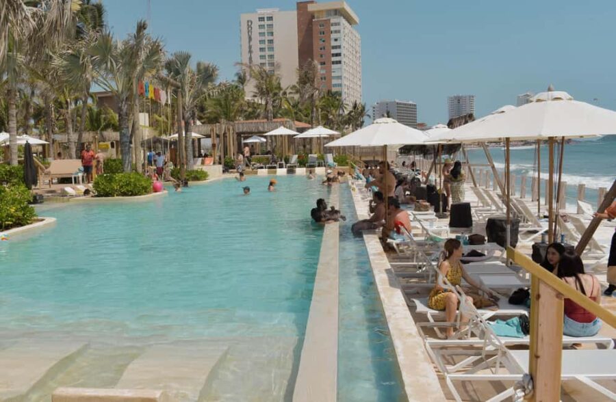 Mazatlán: Shekinah Beach Club - The Difference Between the Shekinah Access and Day Pass Options