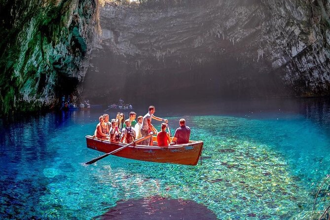 Melissani lake - Drogarati gave - Myrtos foto stop - Melissani Lake: A Magical Underground Water World