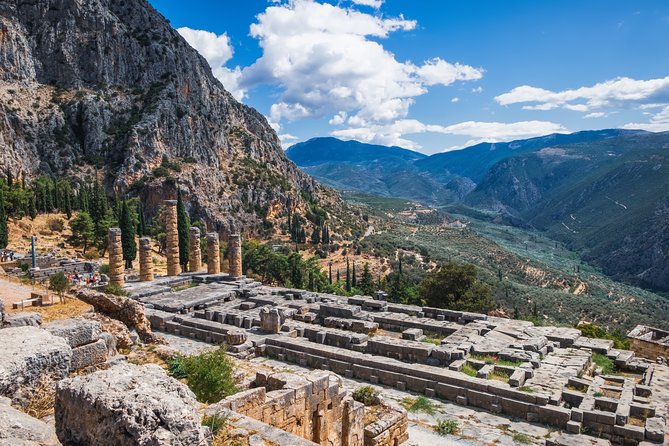Mercedes Private Tour from Athens to Delphi and Arachova - Exploring the UNESCO-listed Monastery of Hosios Loukas