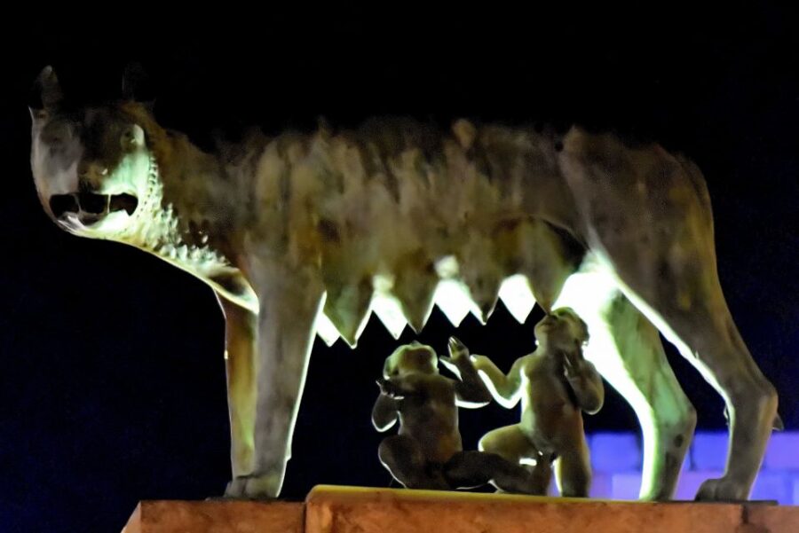 Merida: Legends and Mysteries Night Tour - Starting at the Méridas del Mundo Roundabout