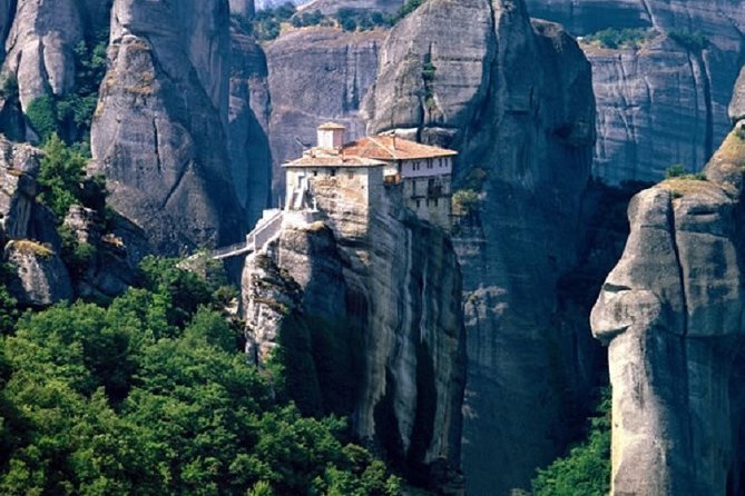 Meteora Monasteries & Thermopylae - Private Full Day Tour from Athens - The Journey Begins with the Stunning Thessaly Plain Drive