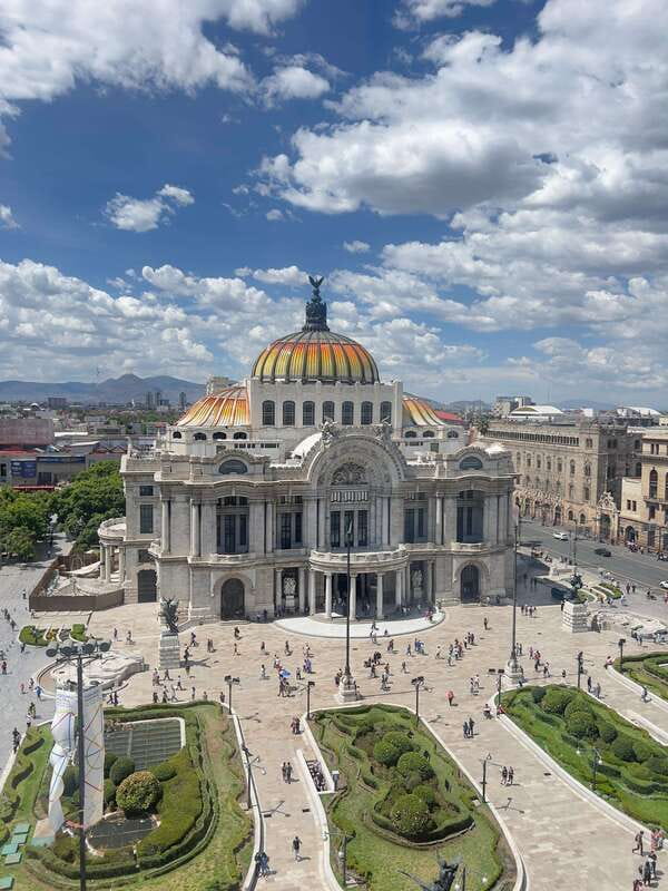 Mexican muralism with a true Art lover - Meeting at Palacio de Bellas Artes and the First Murals