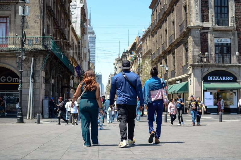 Mexico City: Zocalo Tacos Tour by Michelin-Star Chef Torres - Exploring the Zocalo and Its Iconic Landmarks