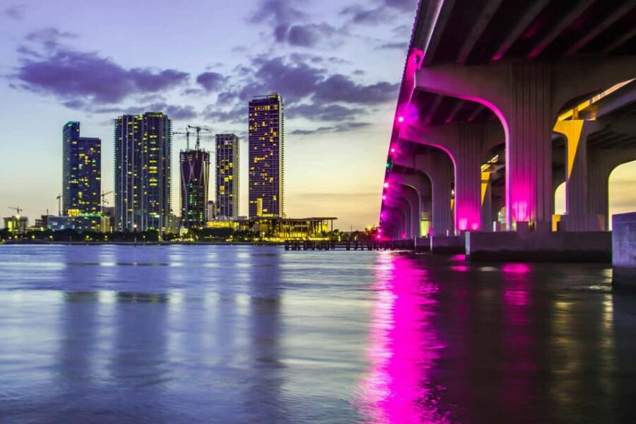 Miami: 2 Hour Night Cruise with Open Bar & Skyline Views - Departure Point and Easy Access in Bayside Marketplace