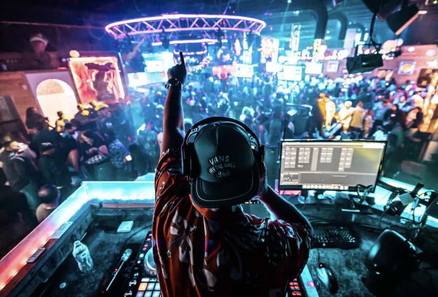 Miami: 4 Venues 1 Night Including Drinks specials - The Tour’s Starting Point and Meeting Details in South Beach