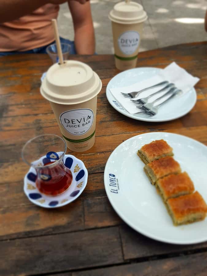 Miami: Food tour in French in a convertible Mustang or luxury SUV - The Unique Experience of Private Transportation in Miami