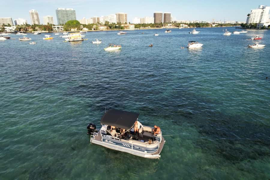 Miami: Private Pontoon Boat Rental on Hallandale - Exploring the Miami River on a Private Pontoon
