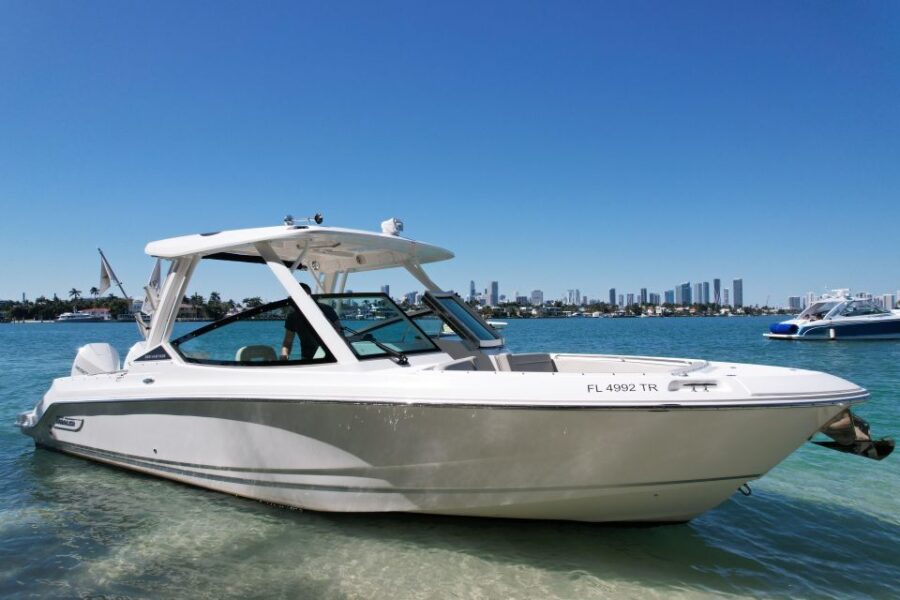 Miami: Private Star island, Miami Skyline & Miami River Tour - Miamis Skyline and Waterfront Views from a Private Boat