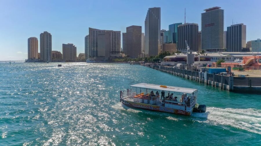Miami: Skyline Boat Cruise, Millionaire homes & Miami Beach - Scenic Water Shuttle Ride through Biscayne Bay