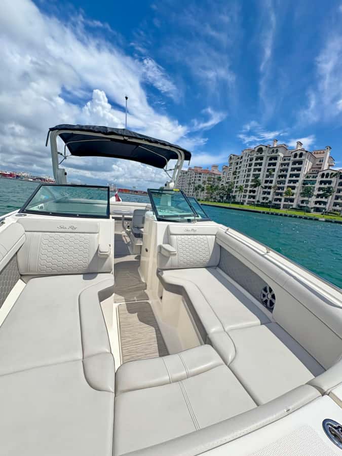 Miami:Hidden Coves Boat Tour with Champagne - Local Legends and Stories Shared by the Captain