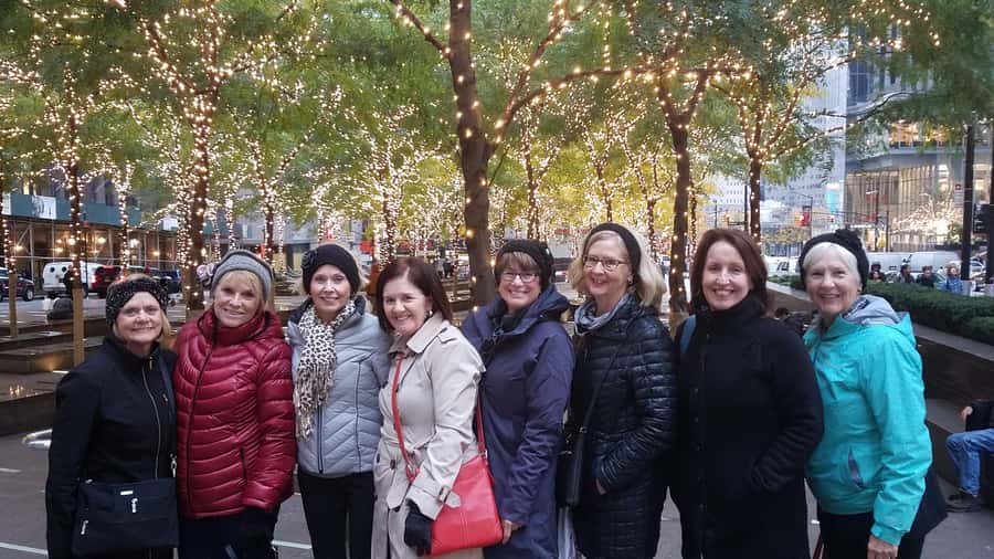 Midtown Manhattan Architecture Tour - Starting Point at the Plaza Hotel and Pulitzer Fountain